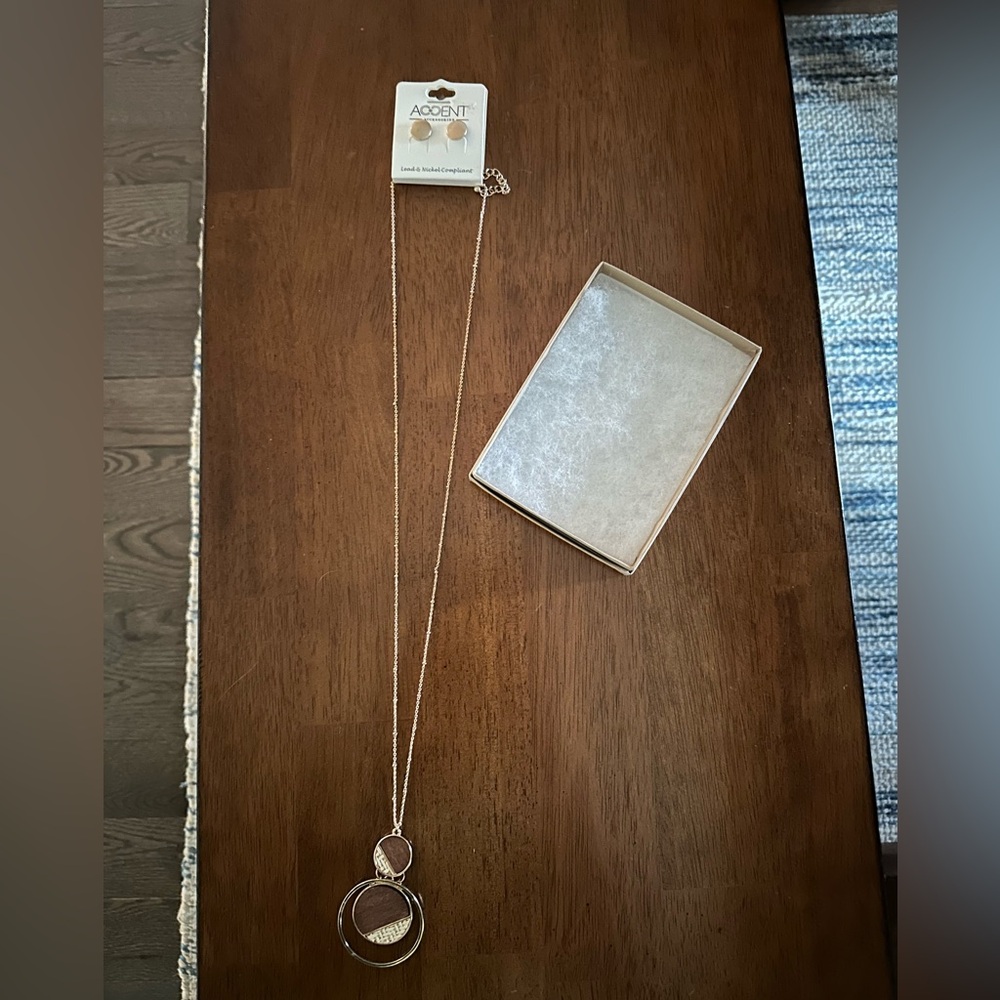NWT! Necklace and earrings set- gold and brown